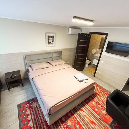 Hotel 77/5 Chişinău Esterno foto