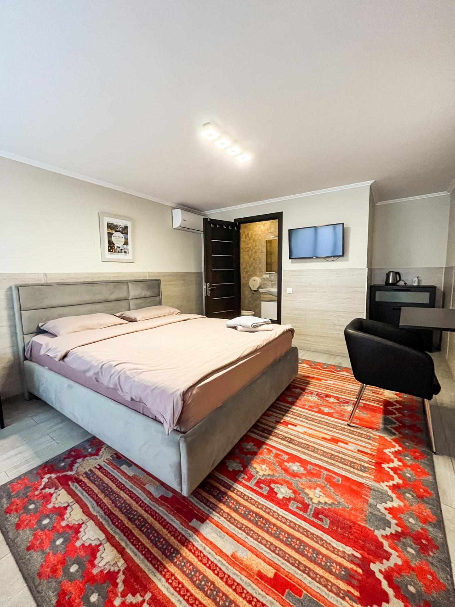 Hotel 77/5 Chişinău Esterno foto