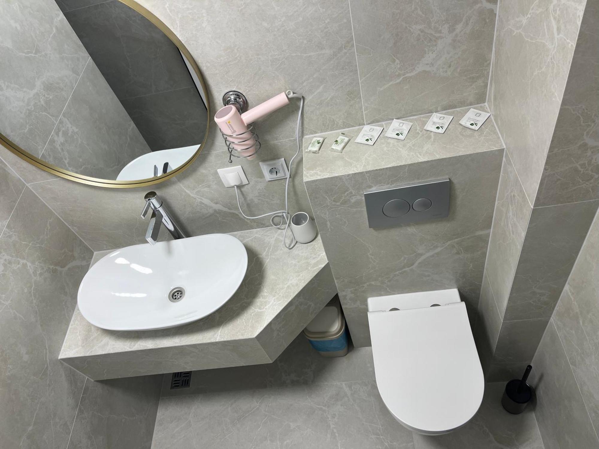 Hotel 77/5 Chişinău Esterno foto