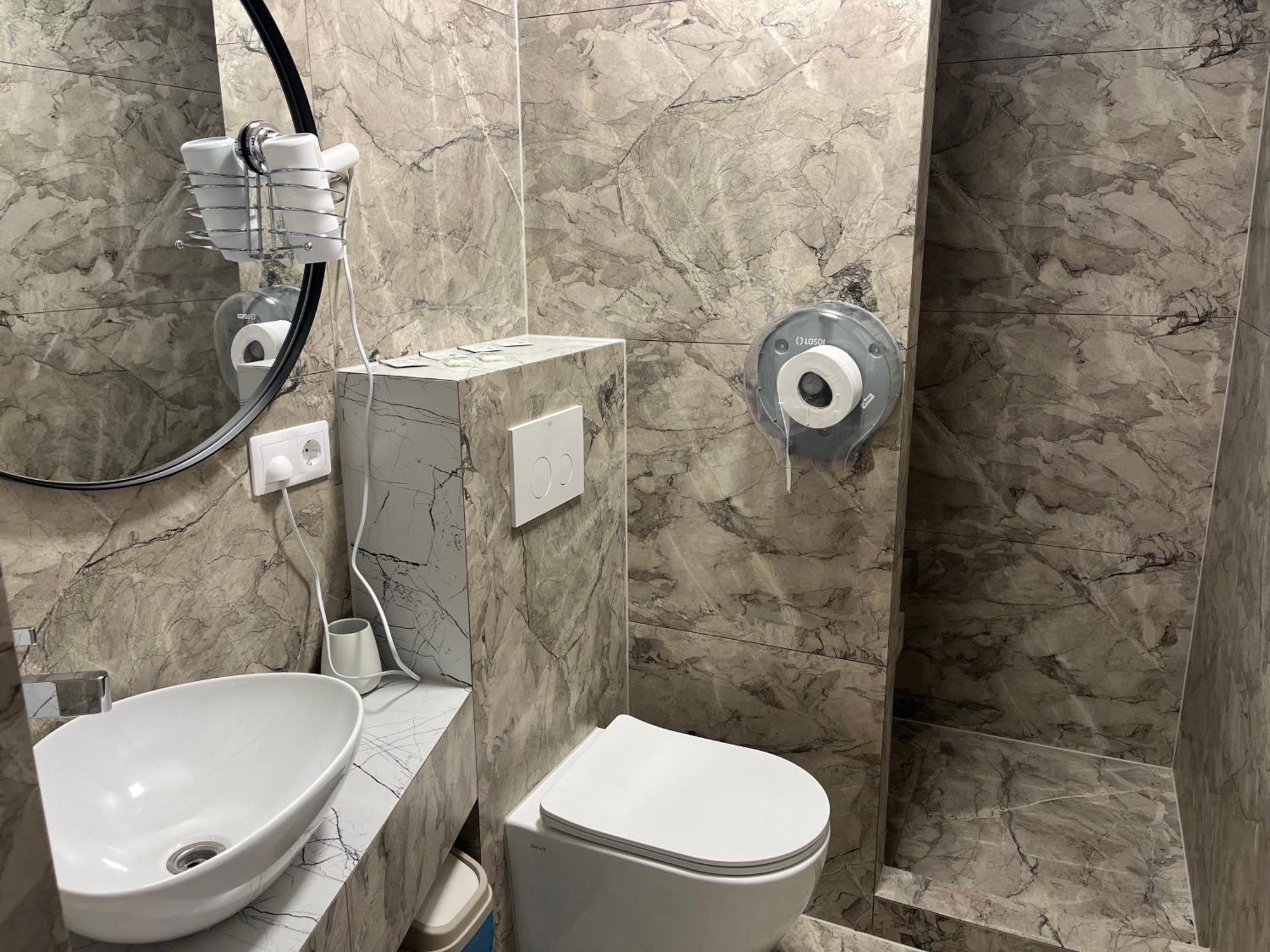 Hotel 77/5 Chişinău Esterno foto