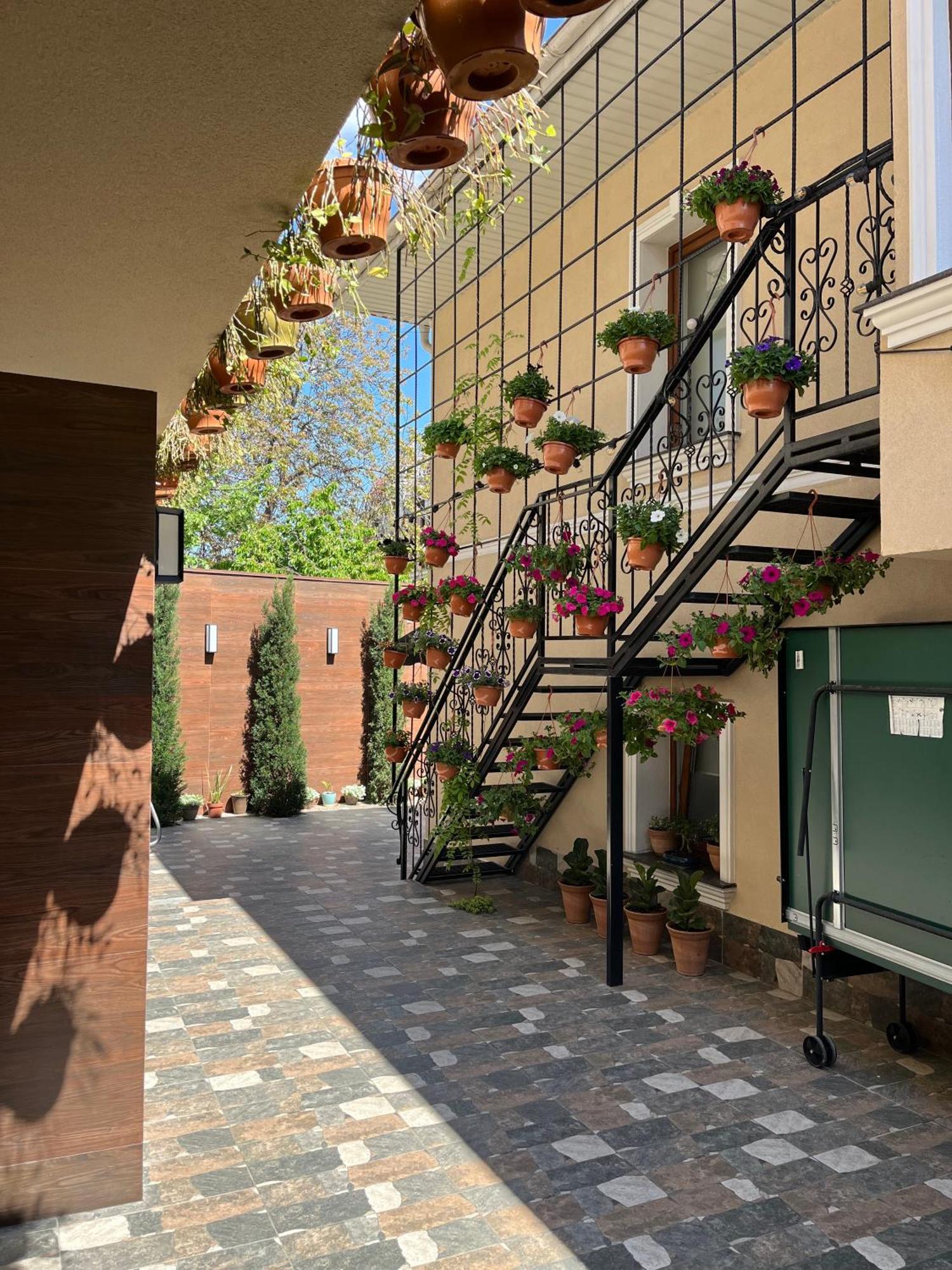 Hotel 77/5 Chişinău Esterno foto
