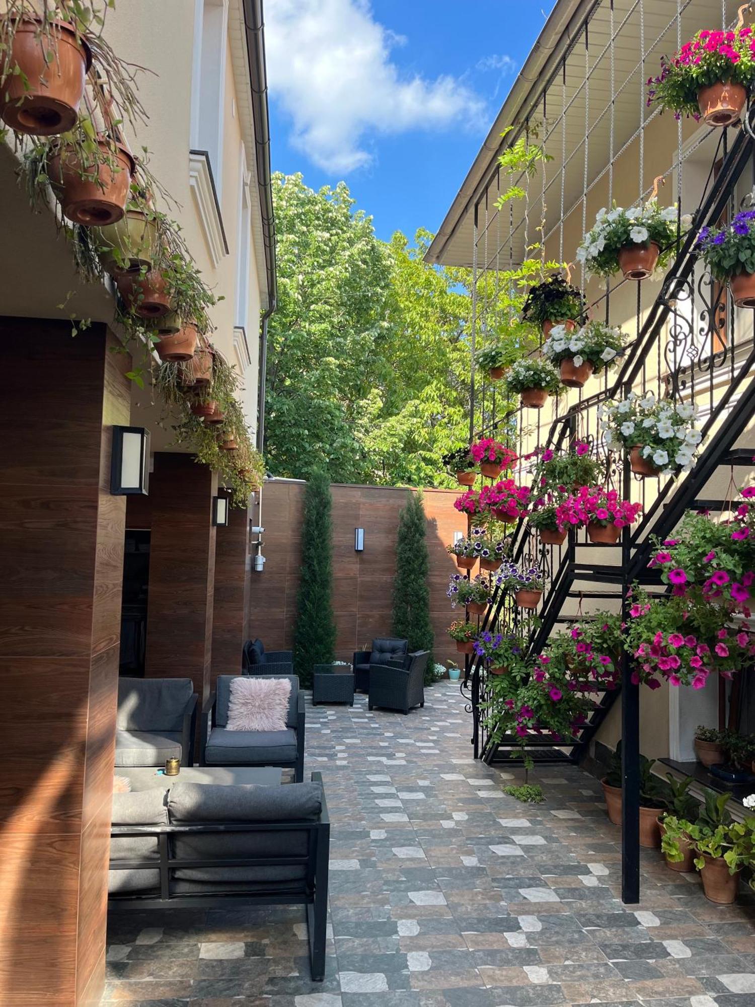 Hotel 77/5 Chişinău Esterno foto